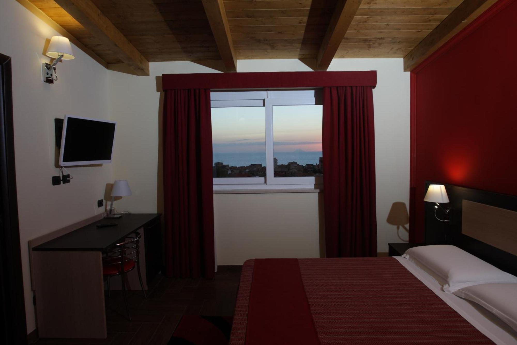 Hotel Paradiso Falerna Eksteriør bilde